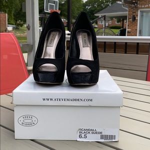 Black peep toed suede heels